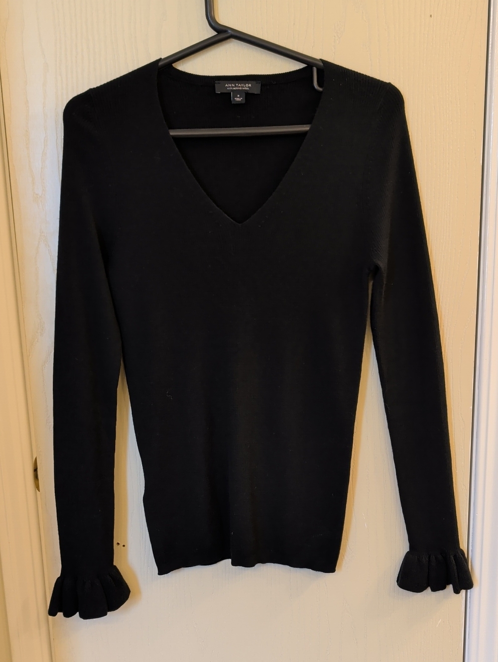 Ann Taylor Black Merino Wool Sweater Size M | V-Neck Ruffle Cuff Knit